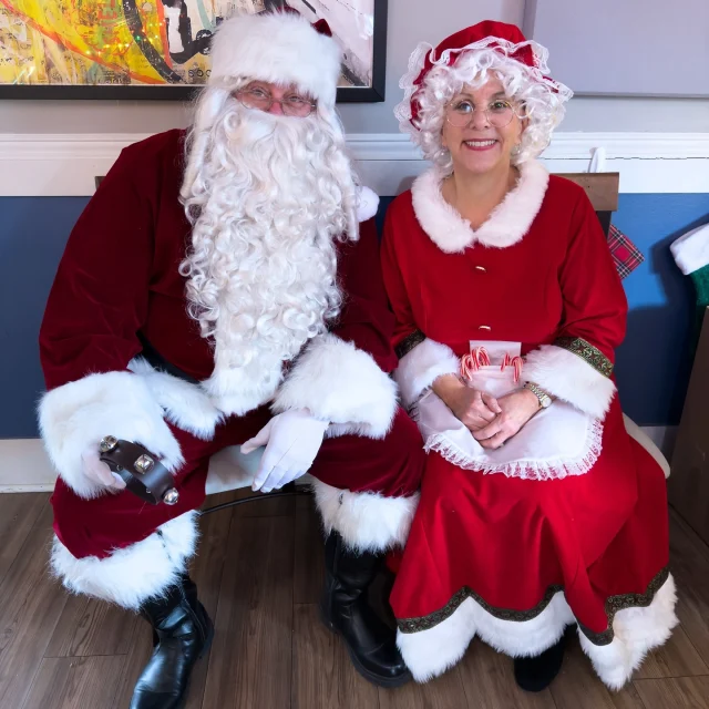 🎅 Santa and Mrs. Claus are here at Freddy J’s Bar & Kitchen for brunch until 2 PM!

Bring the family, enjoy a delicious meal, and get your holiday cheer on while you can!

🎄Don’t miss this magical opportunity to snap a photo with the Claus couple!

Plus, mark your calendars—Santa and Mrs. Claus will be back next Saturday to take pictures with your lovely dogs! 🐾 Bring a bag of unopened dog food to join in on the fun and help support a great cause!

See you soon! 🎁