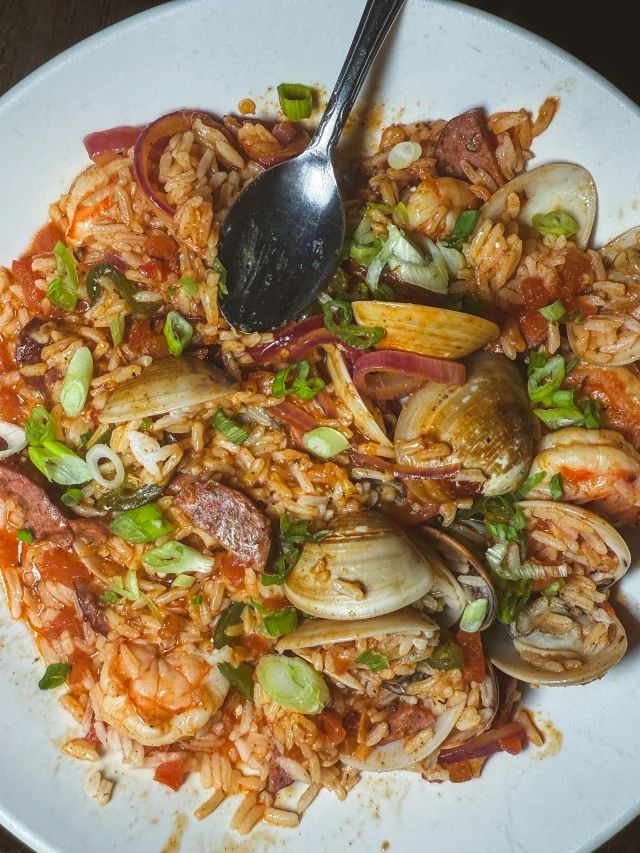 Turn up the bold at Freddy J’s Bar & Kitchen.

Shrimp, clams, jasmine rice, house-smoked tomatoes, jalapenos, scallions, and Cajun spice butter come together in our unforgettable Creole Bowl.

Pro move: add house-smoked jalapeno cheddar sausage for the ultimate kick.

Come get yours tonight.